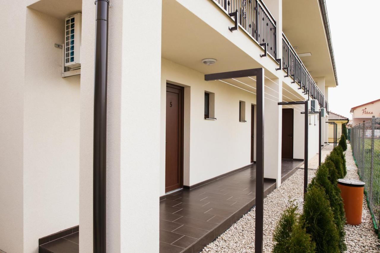 Jazmin Apartmany Veľký Meder Buitenkant foto