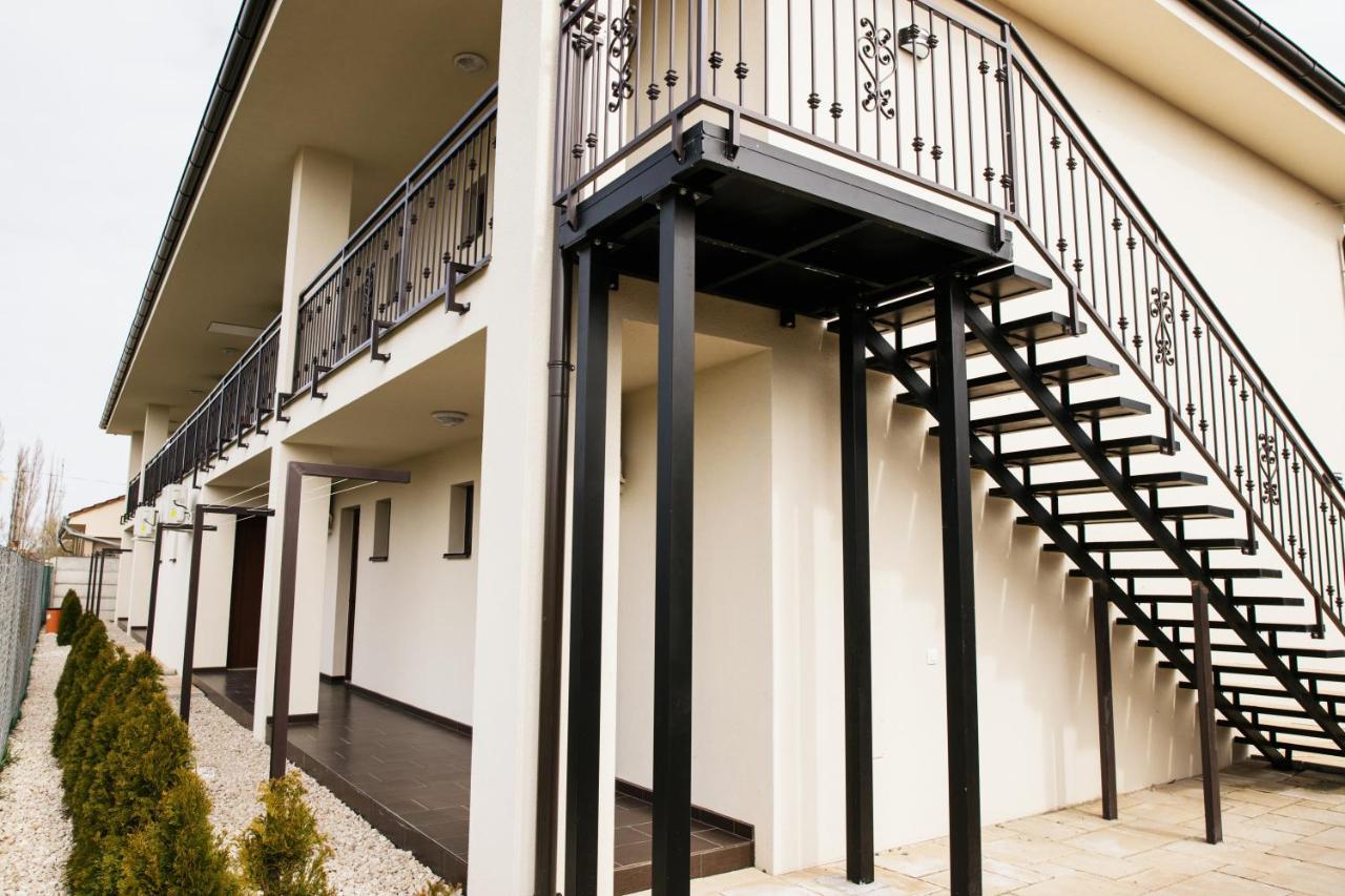 Jazmin Apartmany Veľký Meder Buitenkant foto