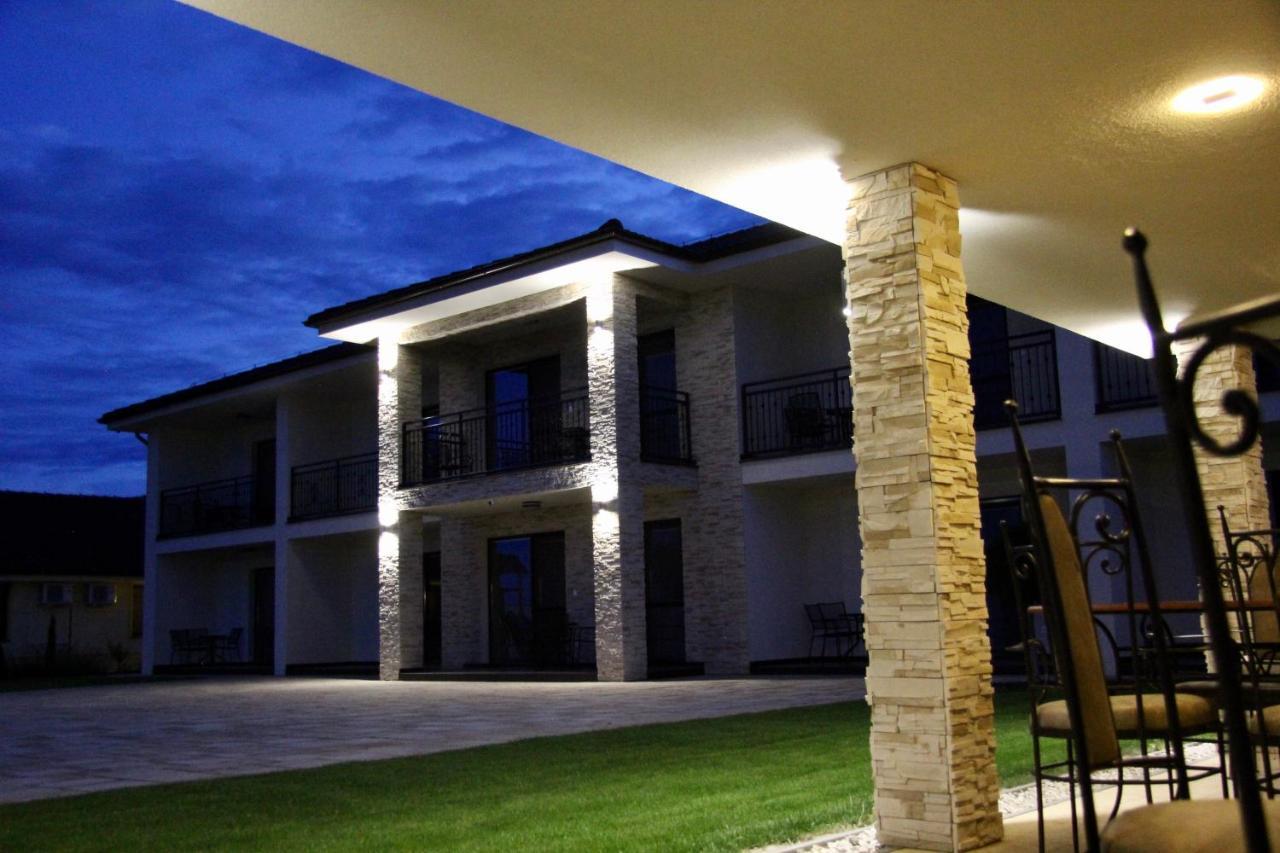 Jazmin Apartmany Veľký Meder Buitenkant foto