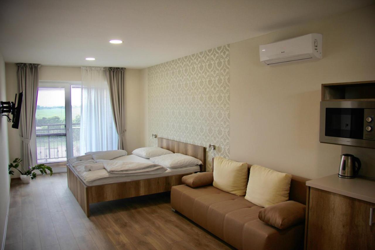 Jazmin Apartmany Veľký Meder Buitenkant foto