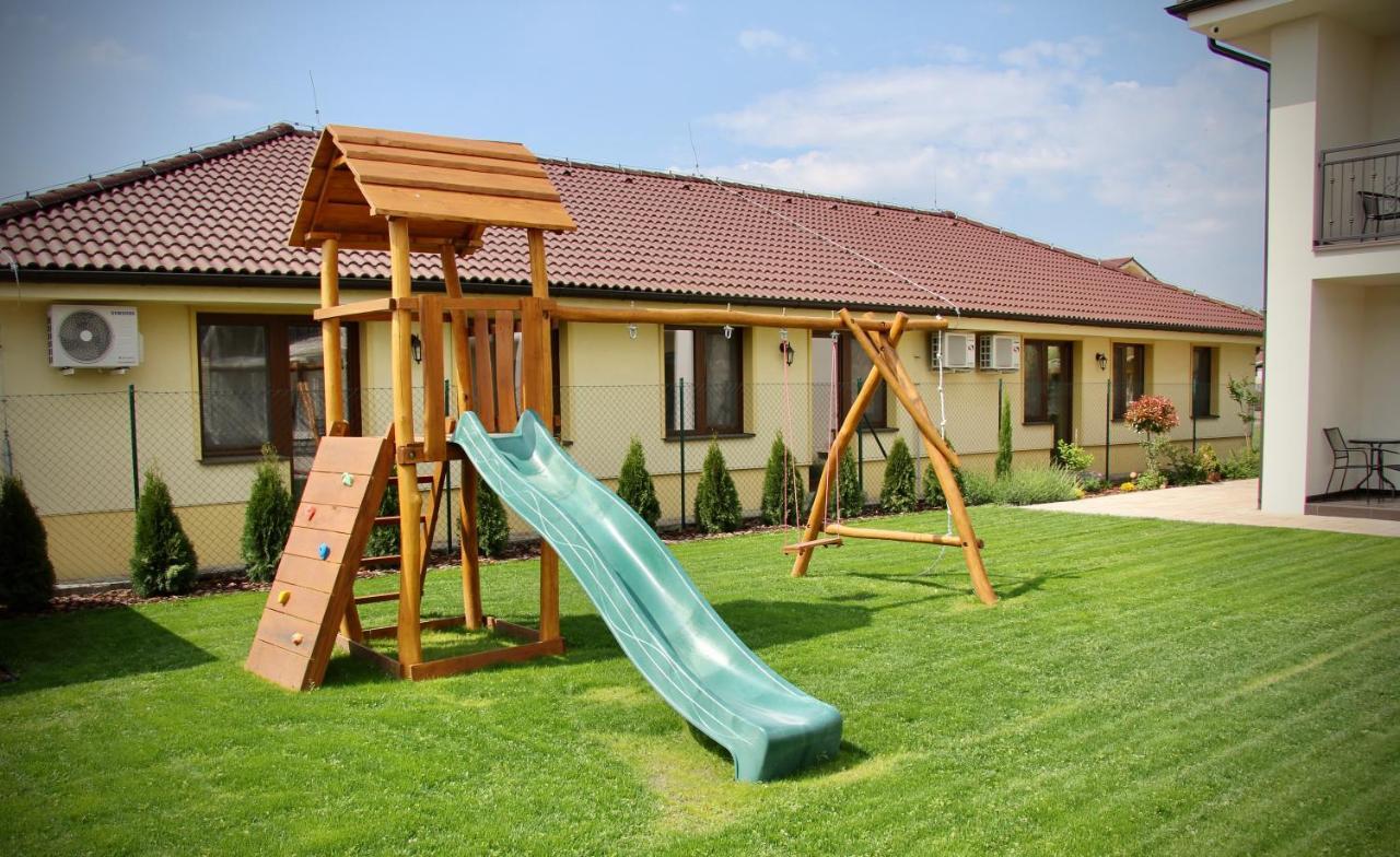 Jazmin Apartmany Veľký Meder Buitenkant foto