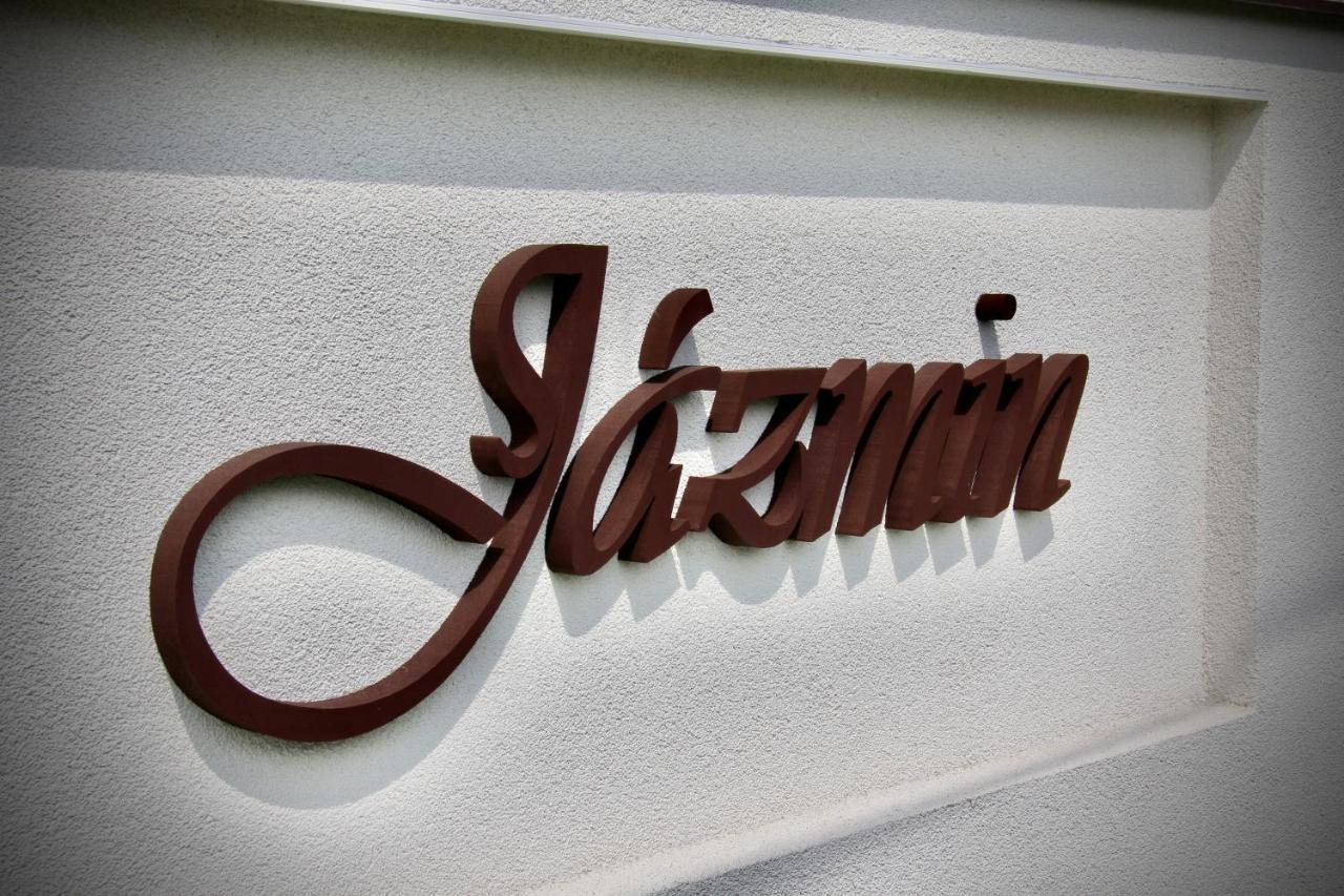 Jazmin Apartmany Veľký Meder Buitenkant foto