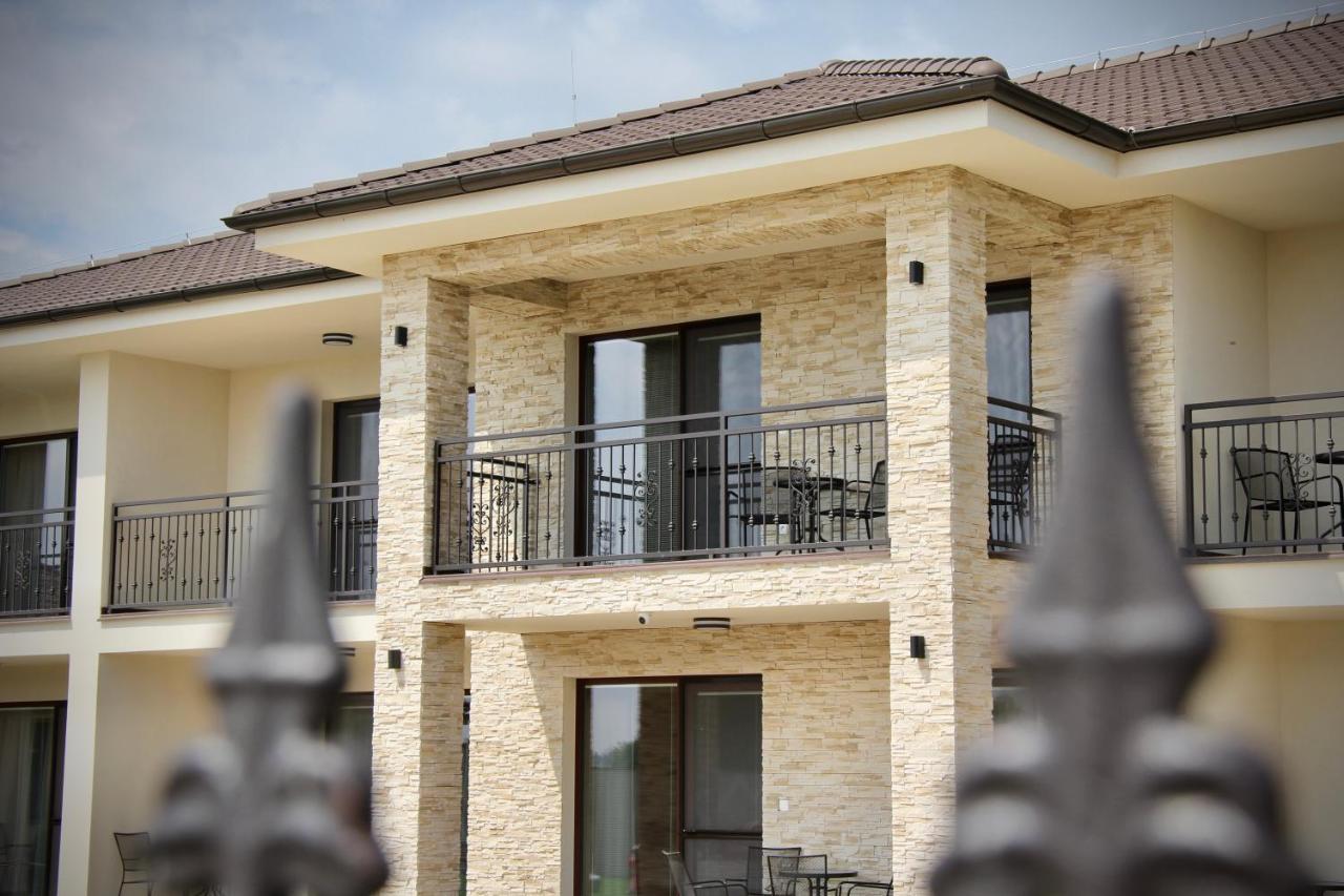 Jazmin Apartmany Veľký Meder Buitenkant foto